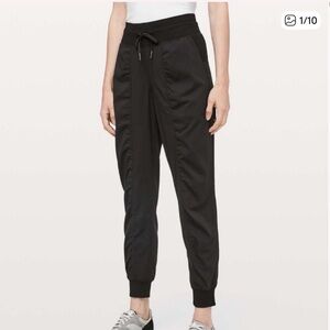 Lululemon Dance Studio Joggers Size 8 Black | Women’s Activewear